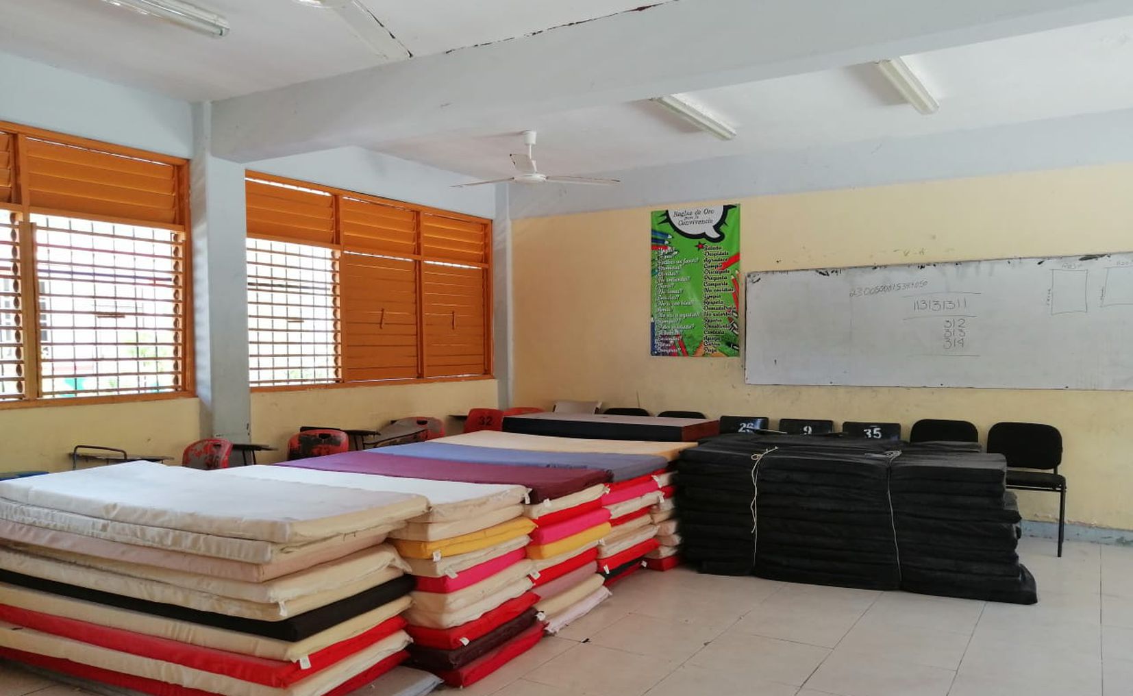 Alistan 25 escuelas como refugios en Cancún
