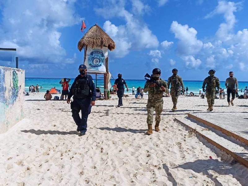 Mantienen fuerte operativo de seguridad en playas de Cancún
