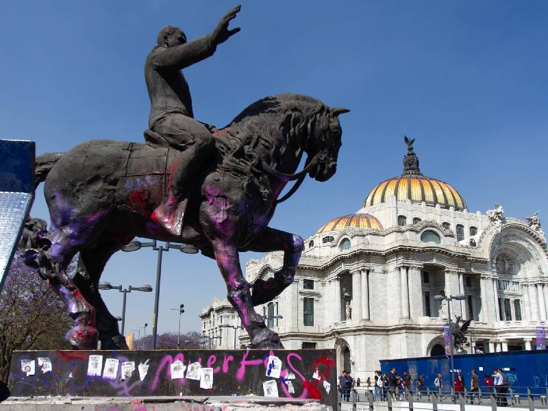 Propone Morena sancionar a quienes dañen monumentos en movilizaciones