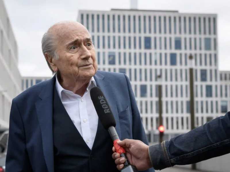 Josepp Blatter y Michel Platini, expresidentes de la FIFA y la UEFA son acusados de fraude en Suiza
