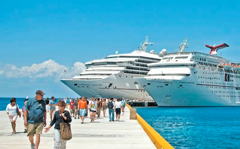 Cozumel cierra el año con más de 100 cruceros en diciembre