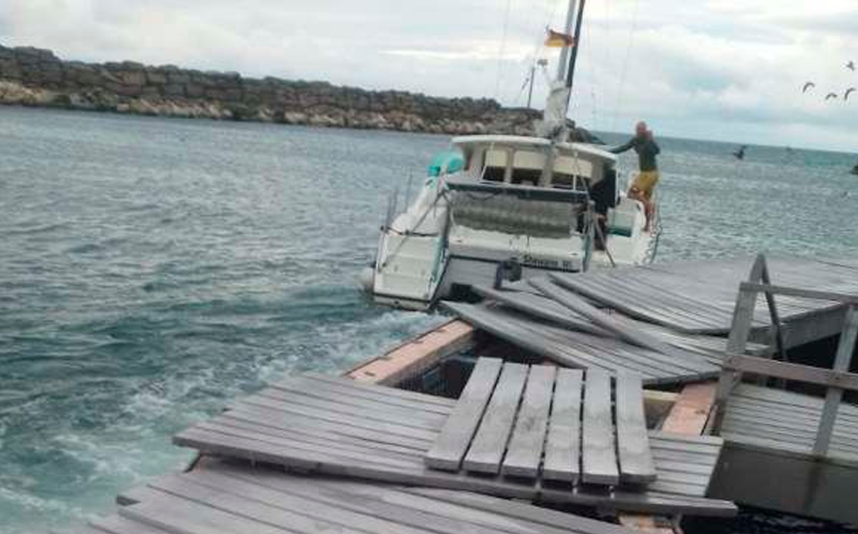 Embarcación Alemana destrulle muelle en Puerto Morelos