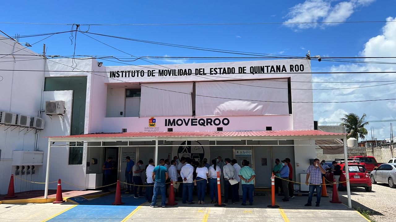 Taxistas insisten en lograr aumento de tarifas ante el Imoveqroo