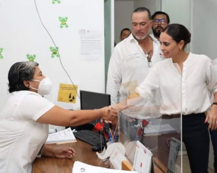 Recorre Ana Paty Peralta el Palacio Municipal, a 6 días de asumir presidencia de Benito Juárez