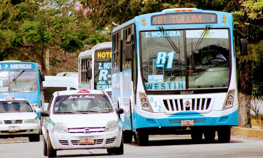 Condenan hoteleros amenazas de taxistas contra unidades del transporte urbano