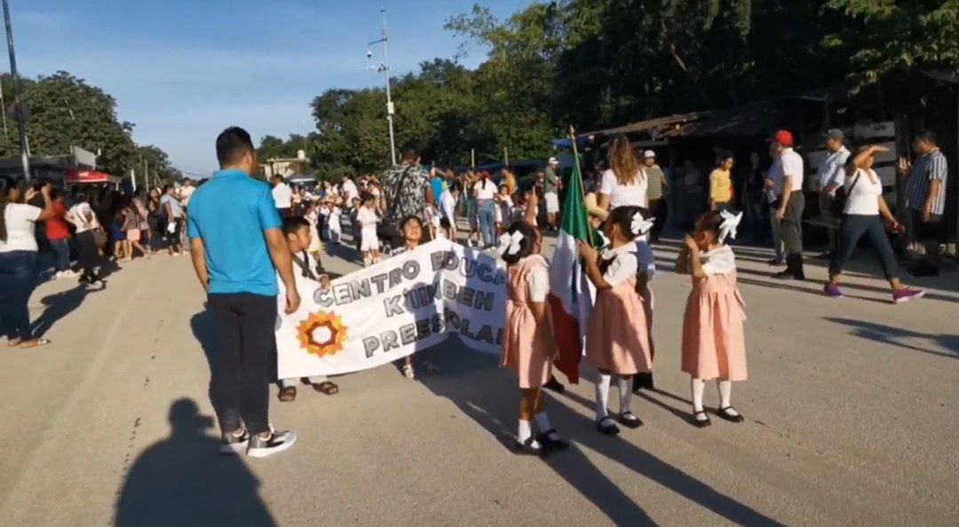 Realizan en comunidad Cristo Rey primer desfile por el 112 aniversario de la Revolución mexicana