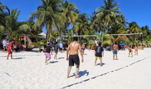 Exitoso Torneo de Fútbol y Voleibol relámpago de playa en Isla Mujeres